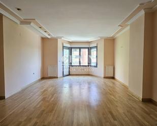 Sala d'estar de Pis en venda en  Albacete Capital amb Aire condicionat, Calefacció i Parquet