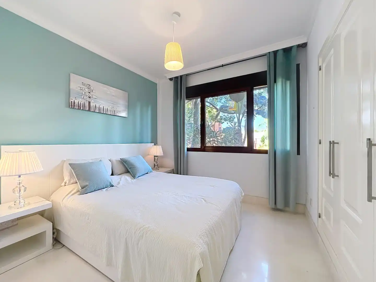 Dormitori de Apartament en venda en Benahavís amb Aire condicionat i Terrassa