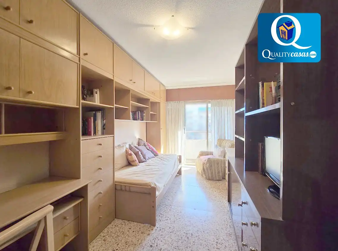 Dormitori de Apartament en venda en Alicante / Alacant amb Calefacció, Terrassa i Balcó