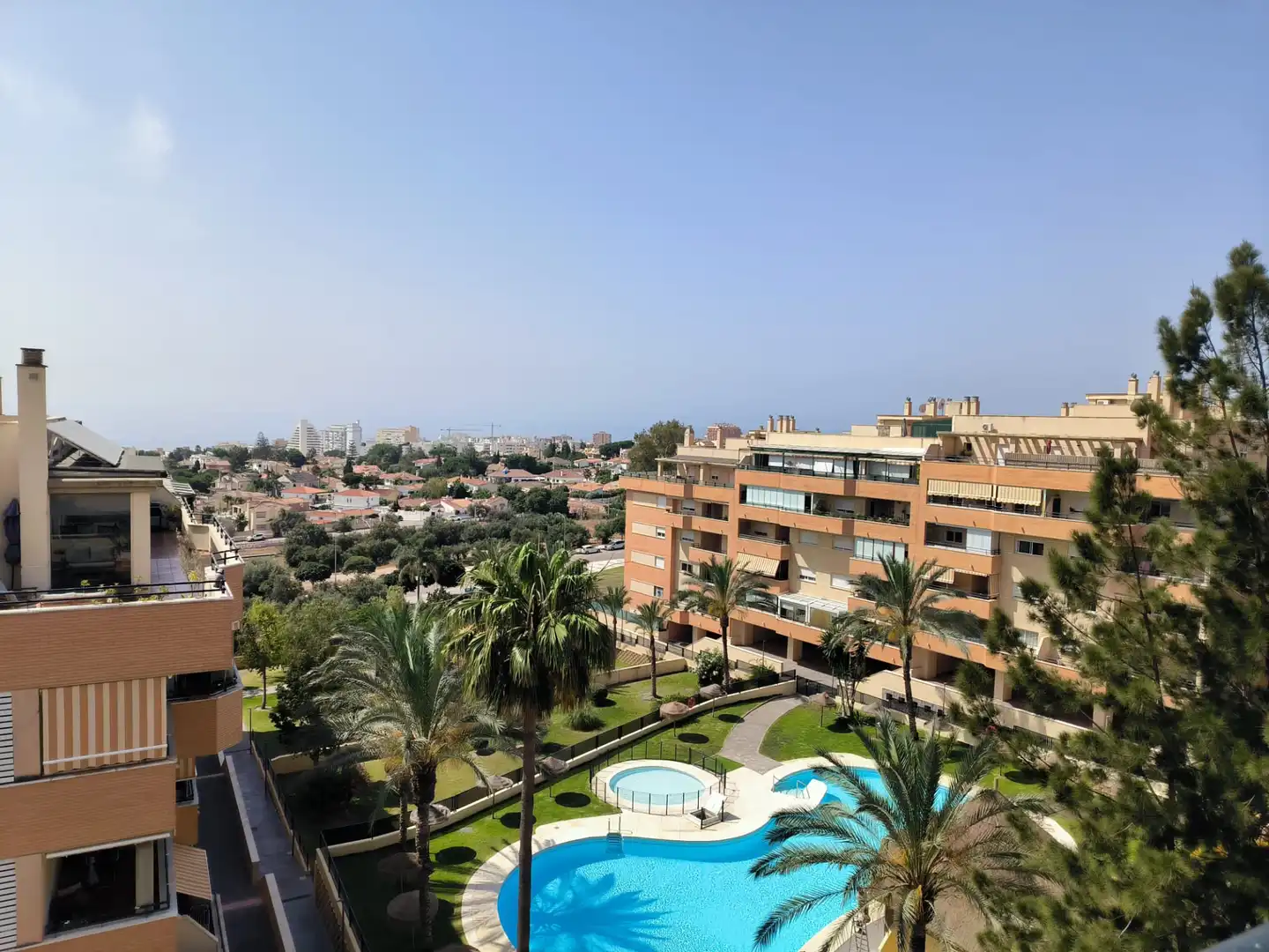 Vista exterior de Ático en venta en Torremolinos con Aire acondicionado, Terraza y Trastero