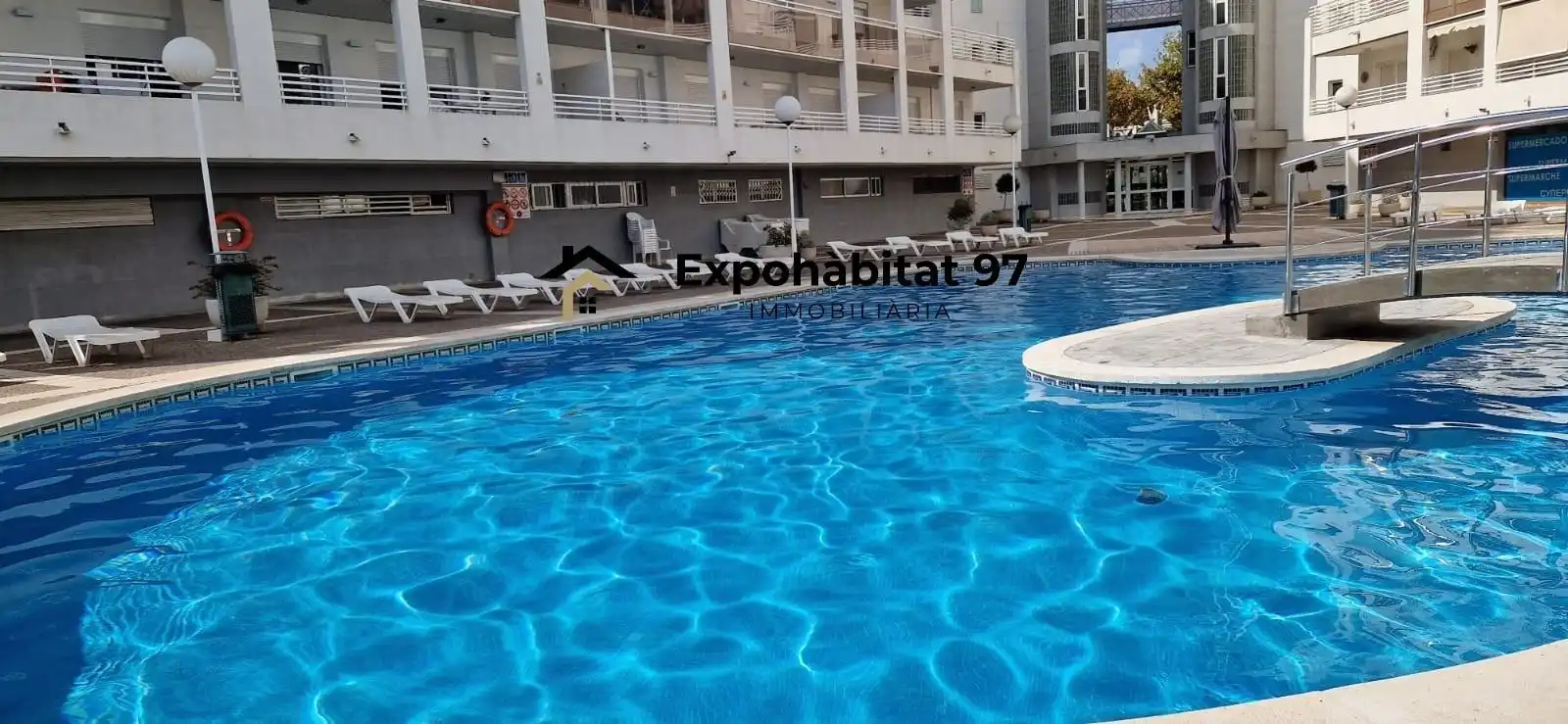 Piscina de Apartamento en venta en Salou con Aire acondicionado, Calefacción y Jardín privado