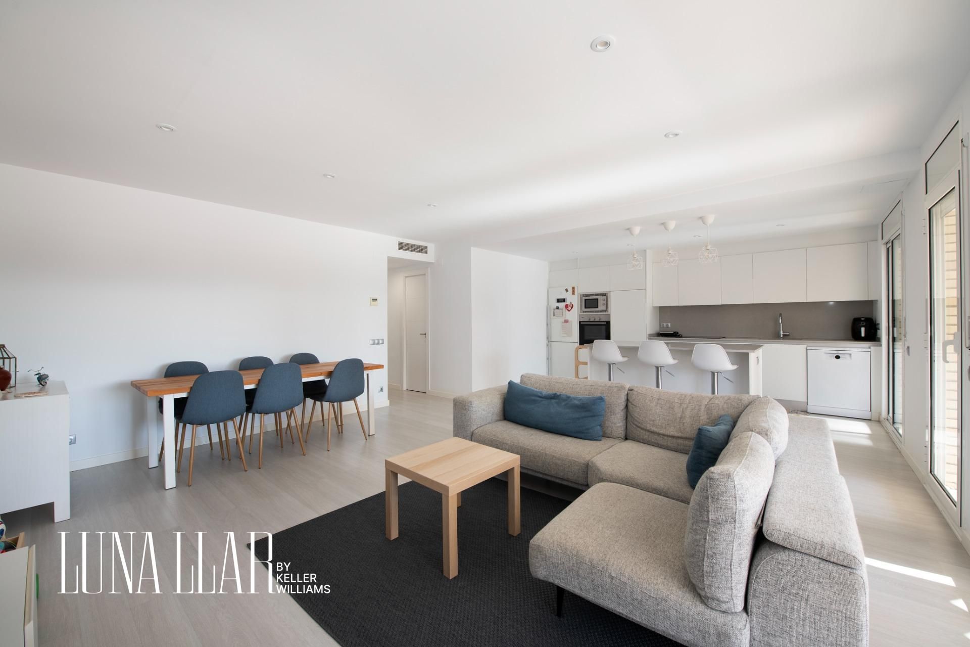 Living room of Flat for sale in Castelldefels  with Terrace and Community pool