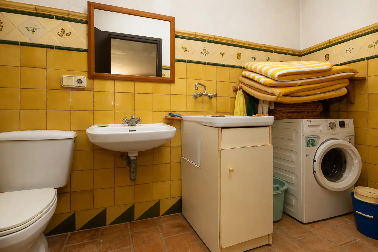 Baño de Finca rústica en venta en L'Esquirol con Calefacción, Jardín privado y Terraza