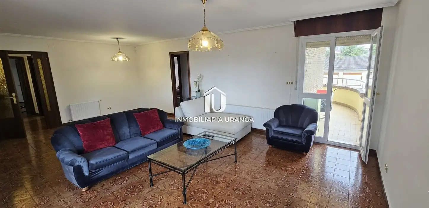 Sala d'estar de Pis en venda en Laredo amb Calefacció i Terrassa