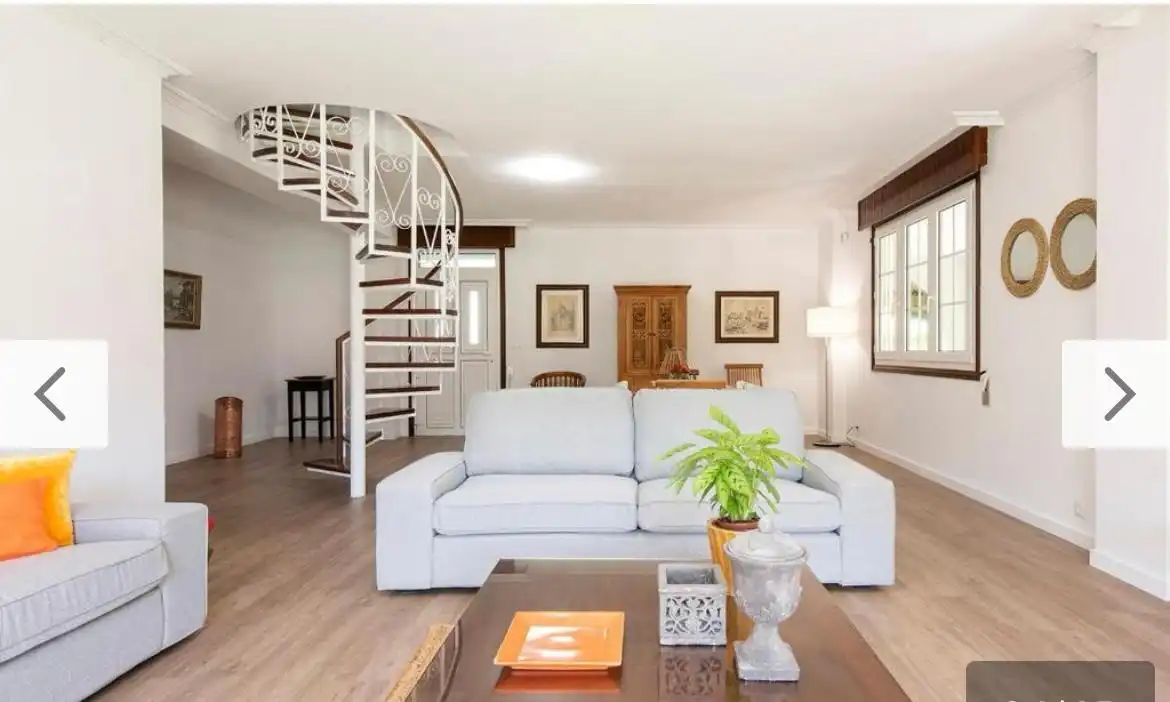 Sala de estar de Casa o chalet en venta en Gondomar con Calefacción, Parquet y Terraza