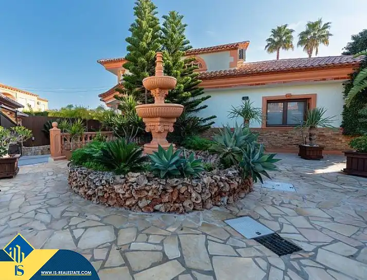 Chalet con piscina en venta en Marisol Park - Ortembach - Los Almendros, imagen 18