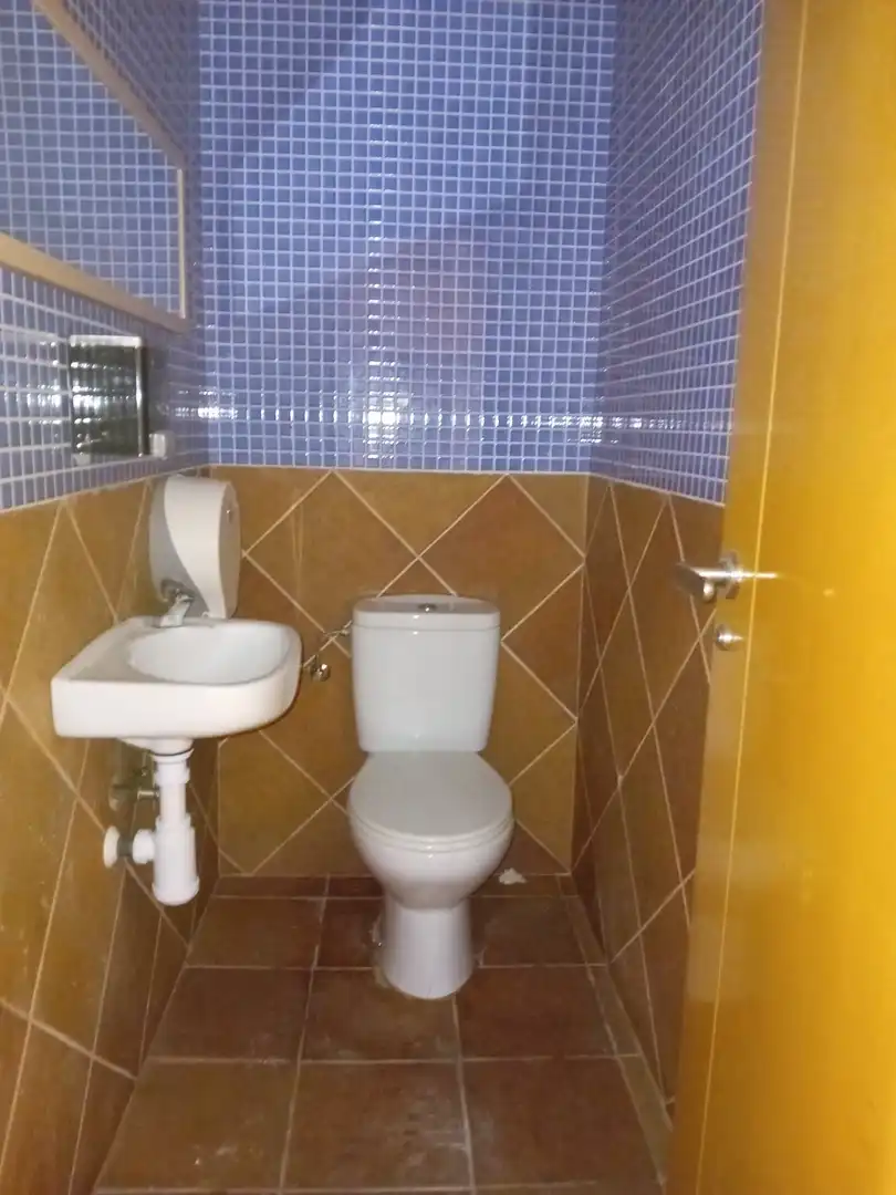 Bany de Local de lloguer en Lleida