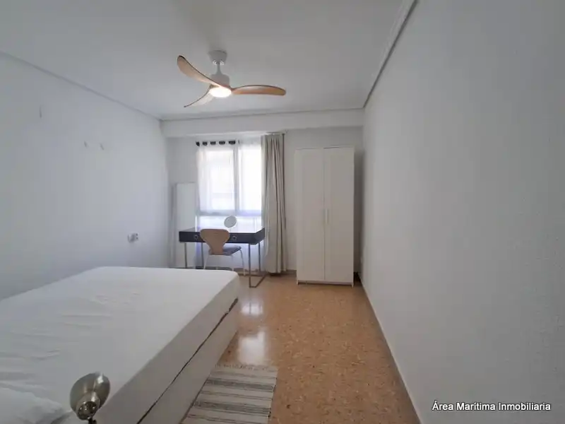 Bedroom of Flat for rent in Valencia  with Air Conditioner, Heating and Furnished