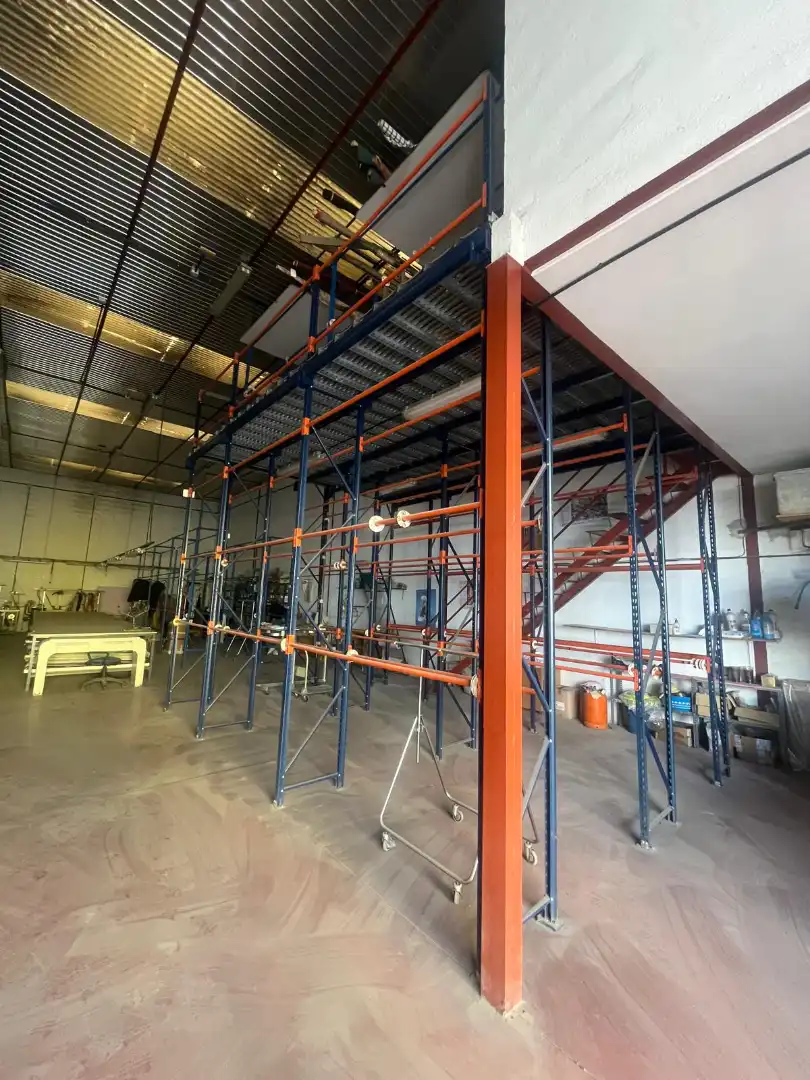 Industrial building for sale in Calle Chilluévar, imagen 13