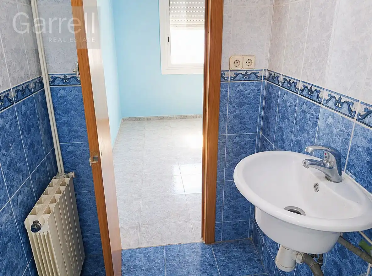 Bathroom of Flat for sale in El Vendrell
