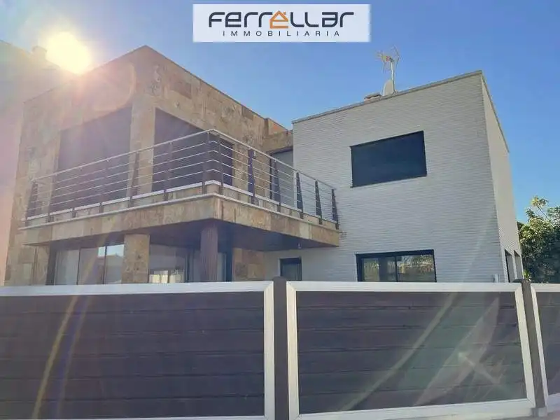 Vista exterior de Casa o chalet en venta en Cambrils con Calefacción, Jardín privado y Terraza