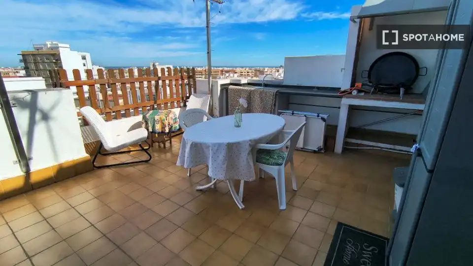 Terrassa de Pis de lloguer en Oliva amb Aire condicionat, Calefacció i Moblat