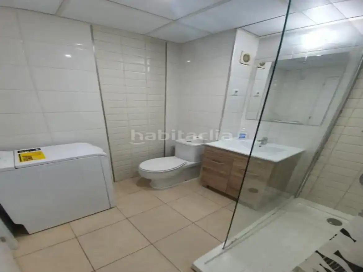 Bany de Apartament en venda en Salou amb Aire condicionat, Piscina i Balcó