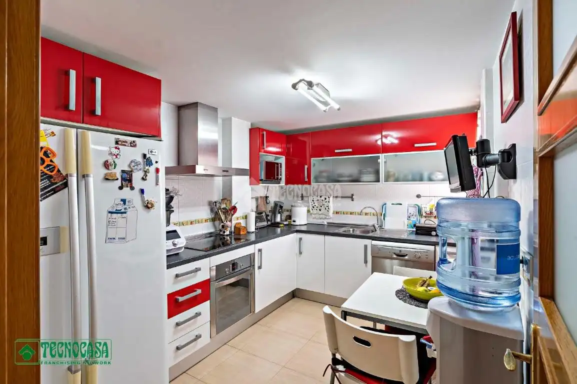 Küche von Wohnung zum Verkauf in Roquetas de Mar mit Klimaanlage