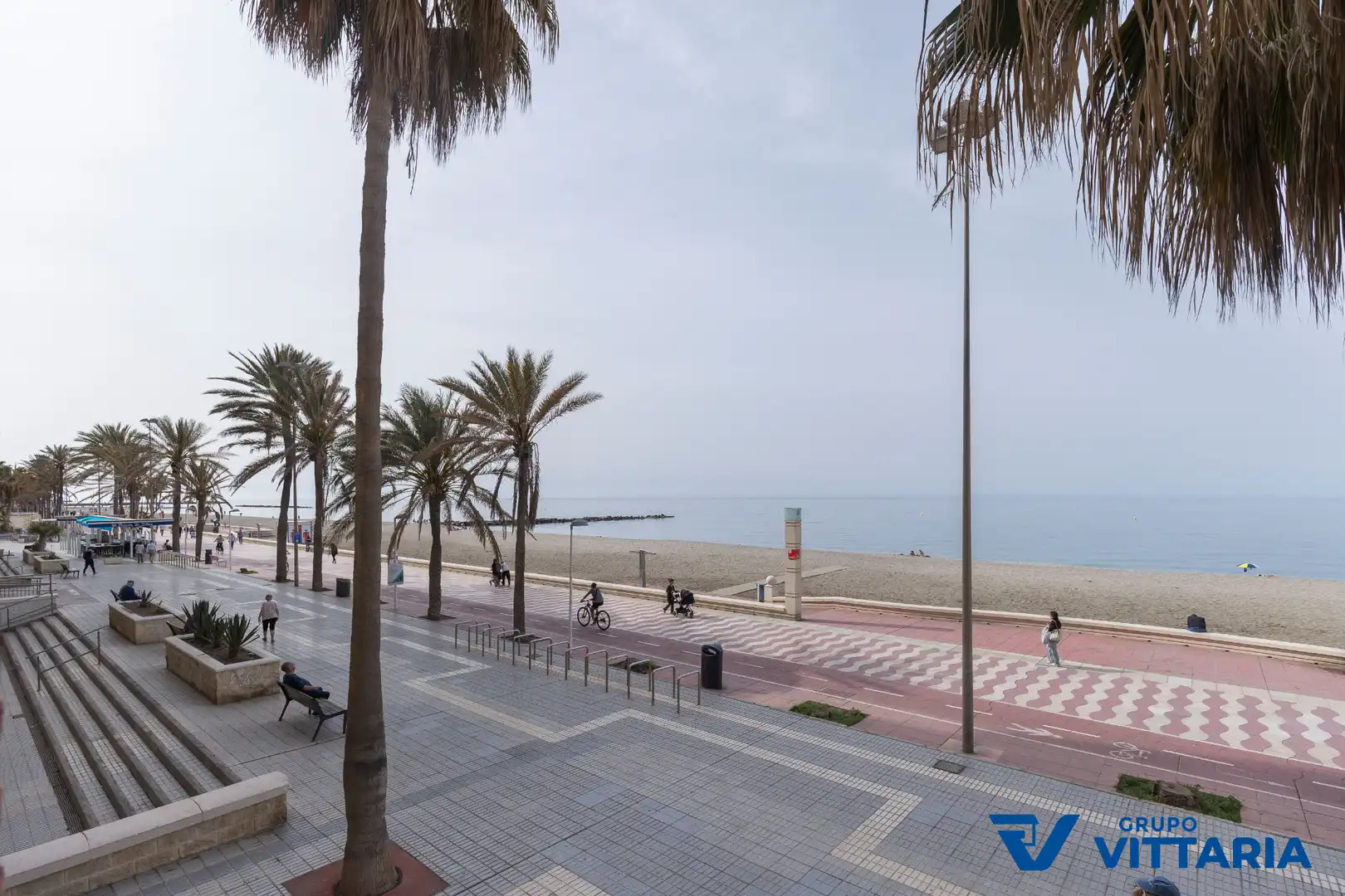 Außenansicht von Wohnung zum Verkauf in  Almería Capital mit Klimaanlage, Terrasse und Abstellraum