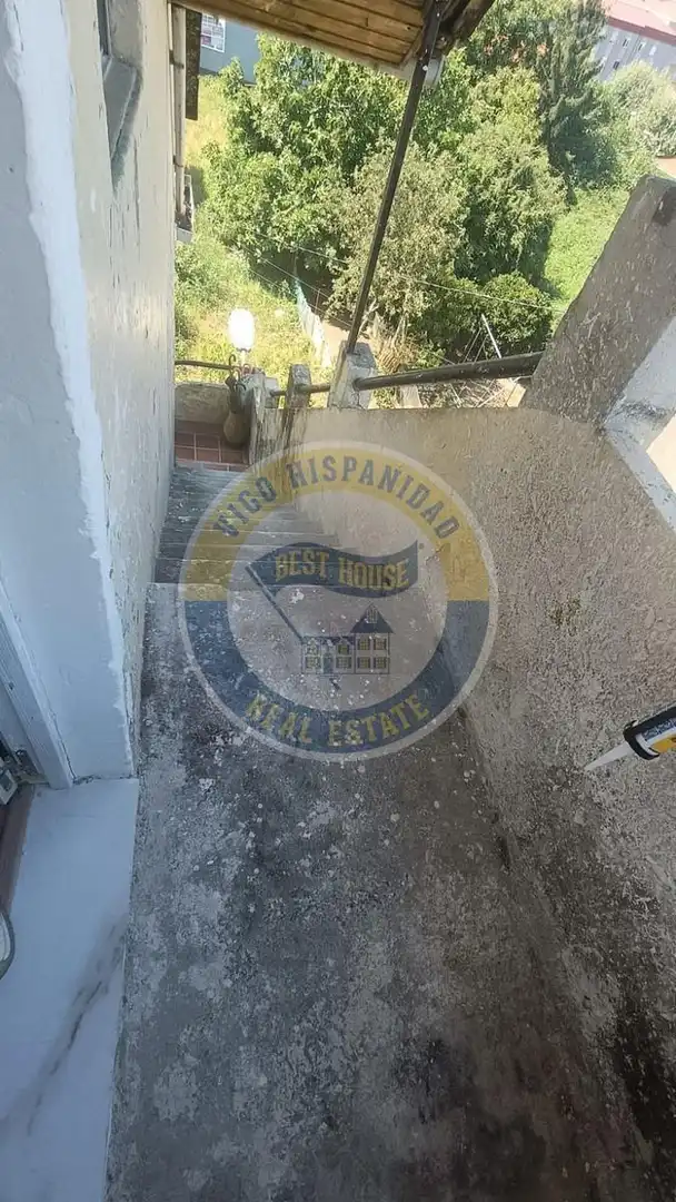 Vista exterior de Casa o xalet en venda en Vigo  amb Calefacció, Jardí privat i Balcó