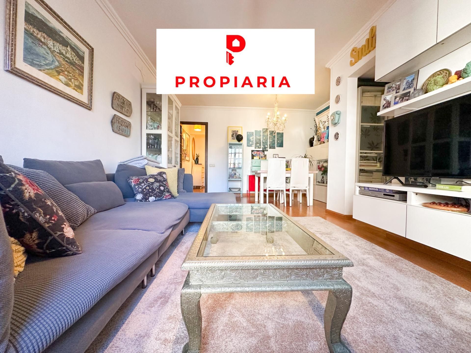 Sala d'estar de Pis en venda en Cornellà de Llobregat amb Aire condicionat, Calefacció i Parquet