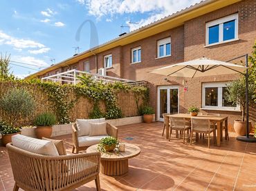 Adosado con jardín en venta en Calle avila