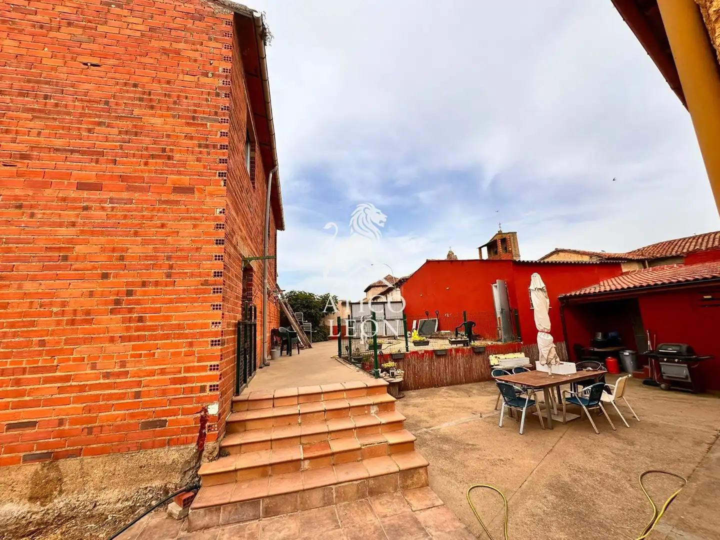 Exterior view of Houses for sale in Valdefresno  with Heating, Private garden and Storage room