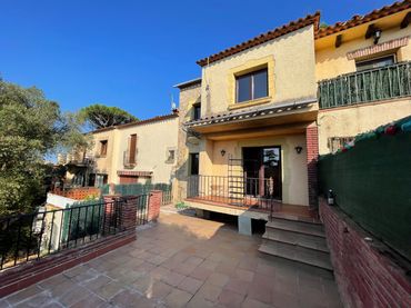 Terraced house with balcony for sale in Golf Costa Brava