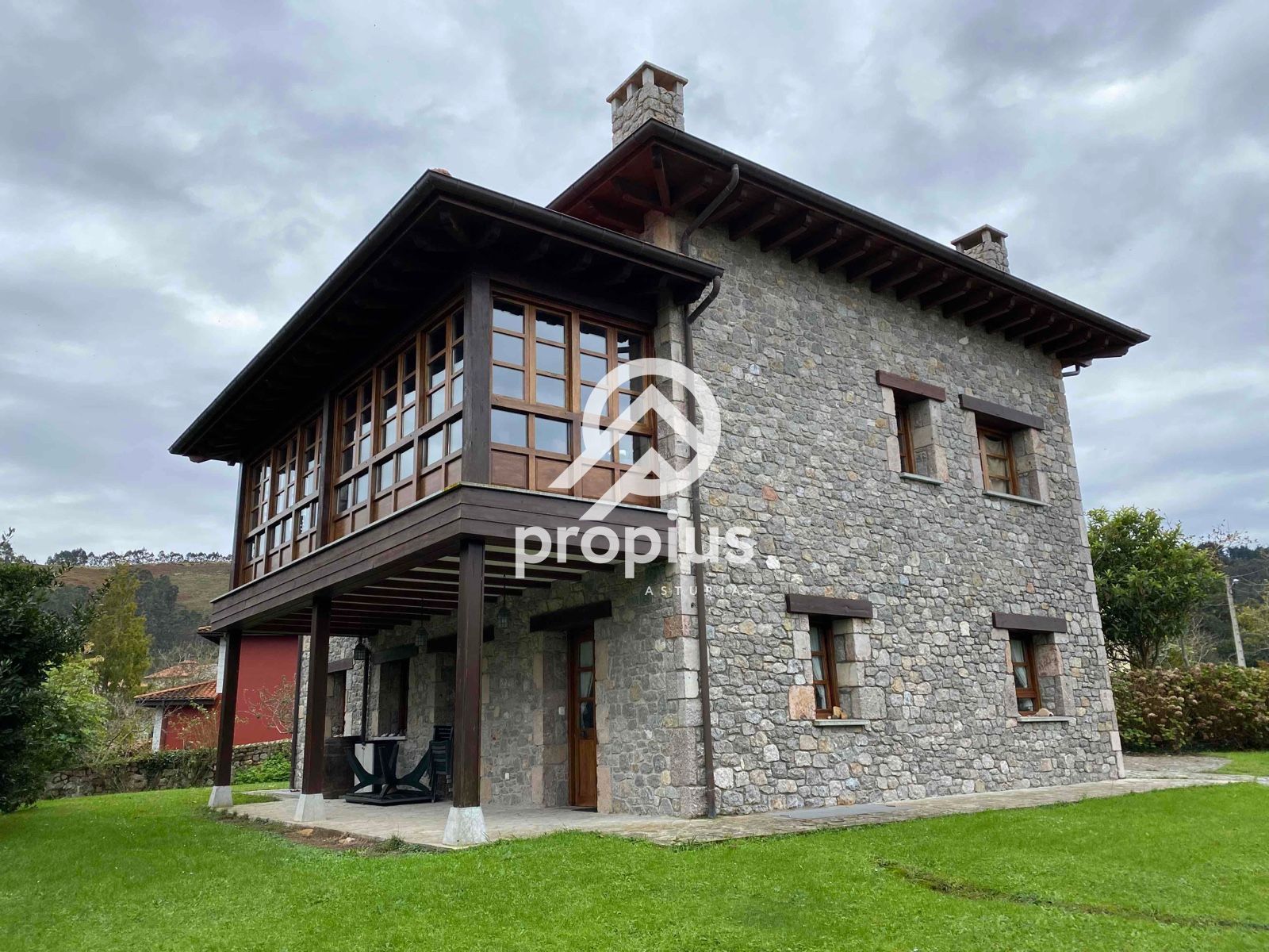 Vista exterior de Casa o xalet en venda en Llanes amb Calefacció, Jardí privat i Parquet