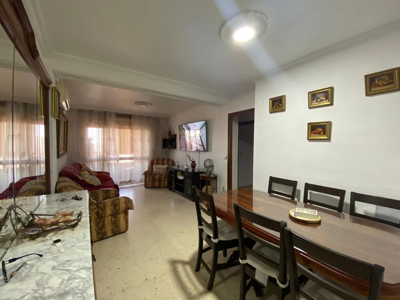Flat for sale in Abogado Rafael Medina, El Torrejón - El Cerezo, Macarena,  Sevilla Capital