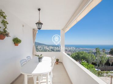 Casa amb balcó en venda a Alella
