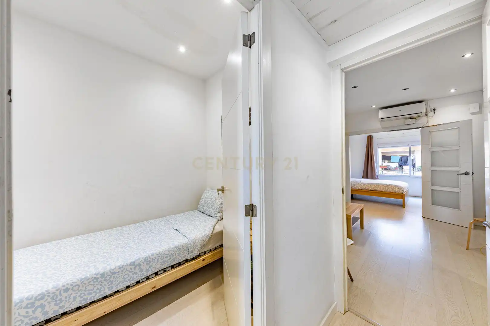 Bedroom of Flat for sale in Santa Coloma de Gramenet  with Air Conditioner, Oven and Washing machine