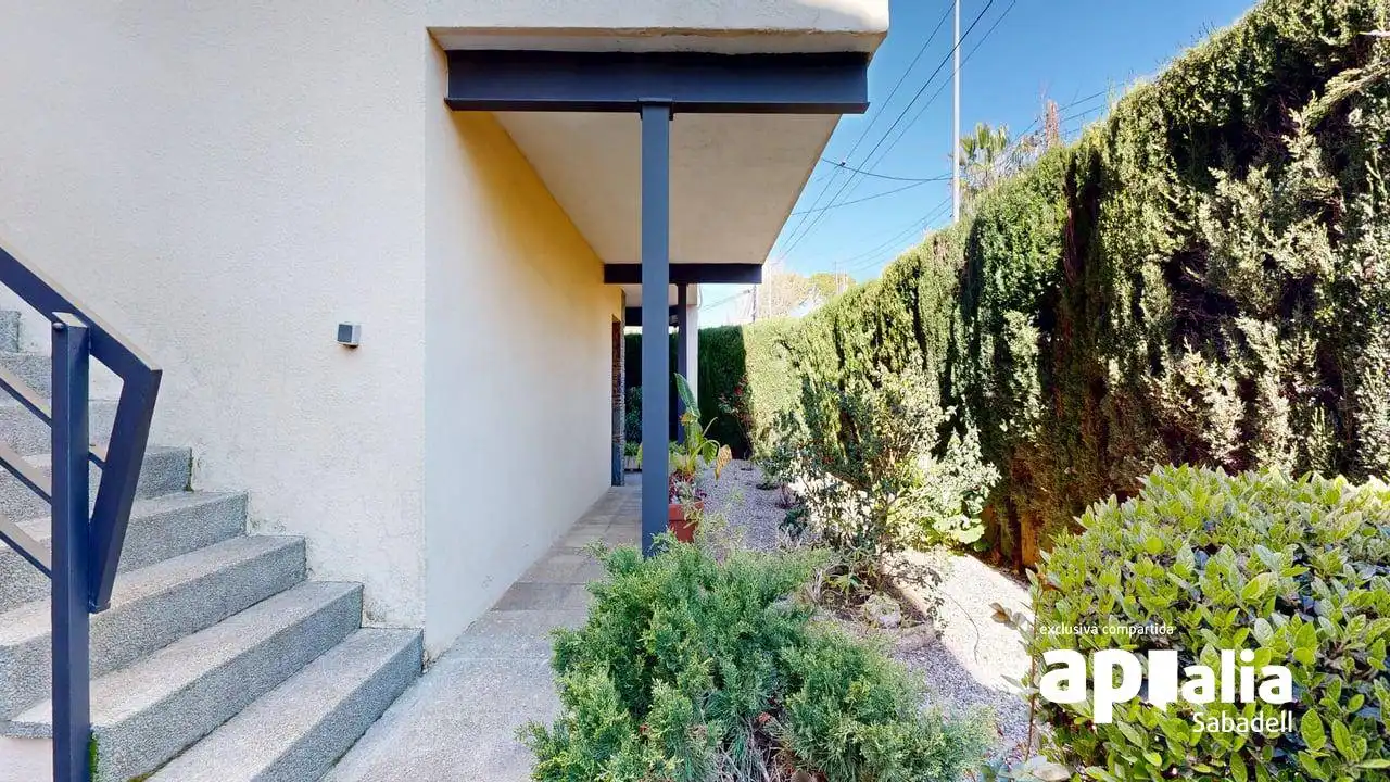 Vista exterior de Casa o chalet en venta en Barberà del Vallès con Calefacción, Jardín privado y Terraza