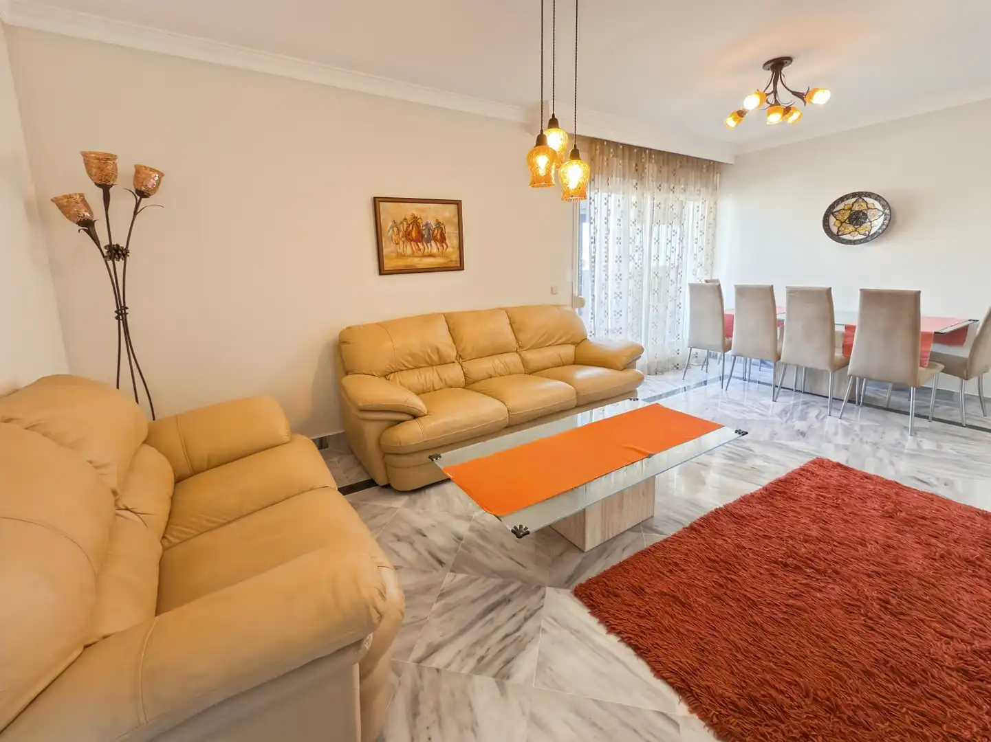 Sala d'estar de Àtic en venda en Marbella amb Aire condicionat, Terrassa i Piscina comunitària