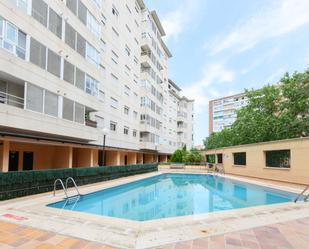 Swimming pool of Apartment to share in  Madrid Capital  with Air Conditioner, Heating and Terrace
