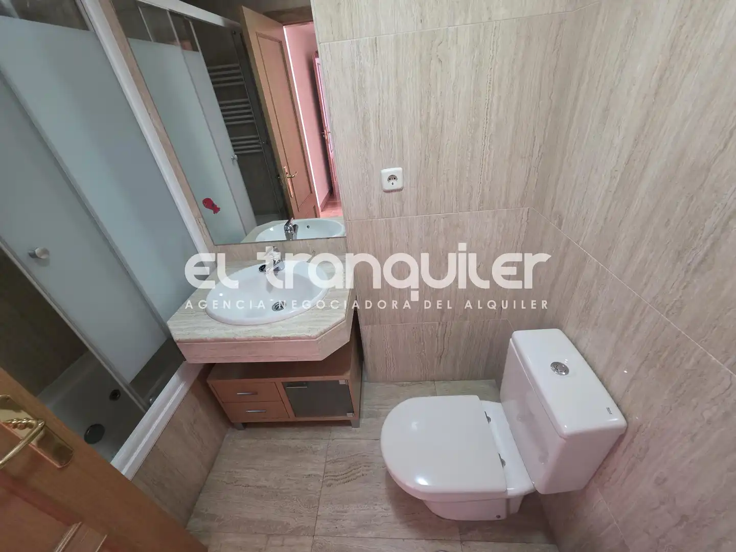 Bathroom of Flat for rent in Madrid  with Air Conditioner, Parquet flooring and Swimming Pool