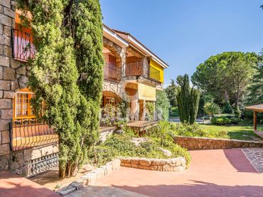 Villa con piscina in vendita a Becerril de la Sierra
