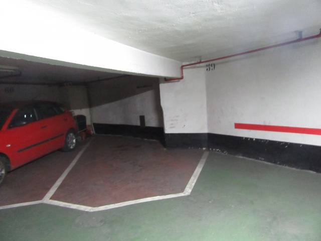 Garaje en Alquiler en Centro - Ariz - Uribarri