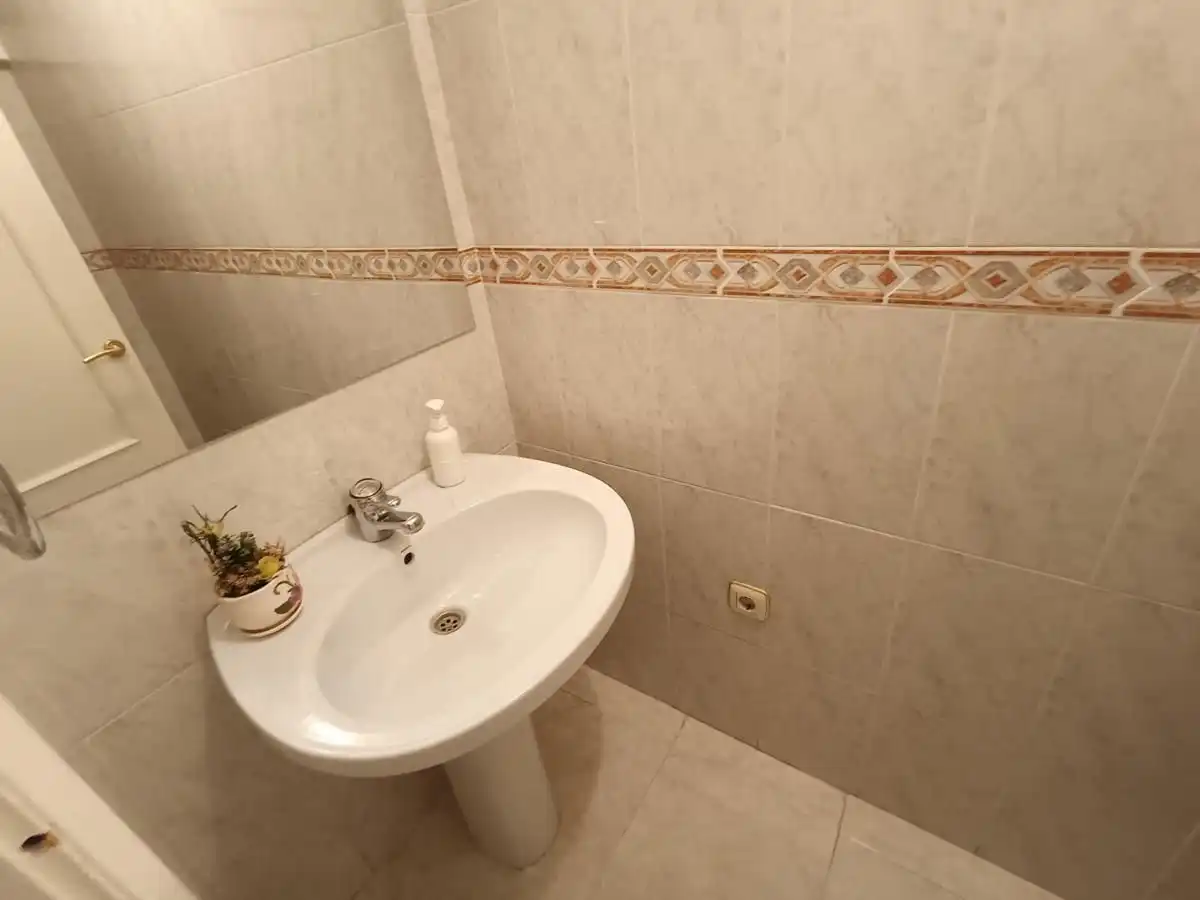 Badezimmer von Wohnung zum Verkauf in Llanes mit Heizung, Terrasse und Abstellraum