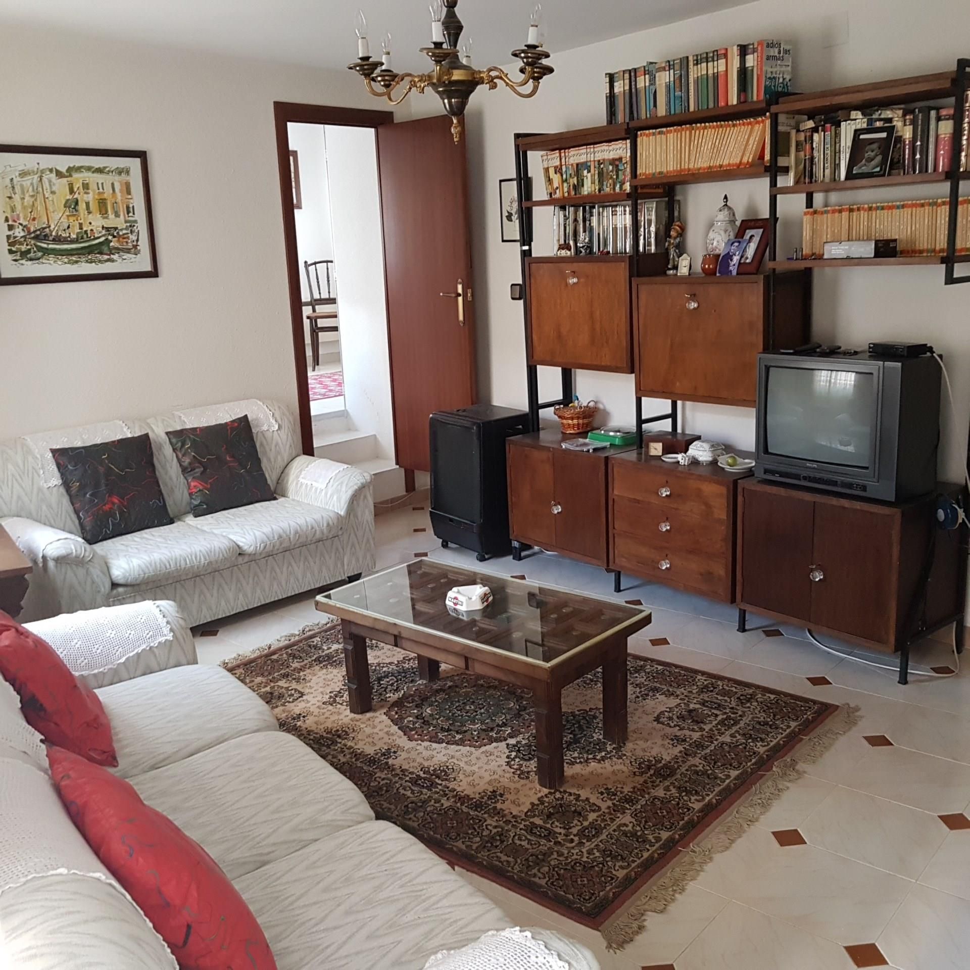 Sala d'estar de Pis en venda en Arcos de Jalón amb Calefacció, Moblat i Forn
