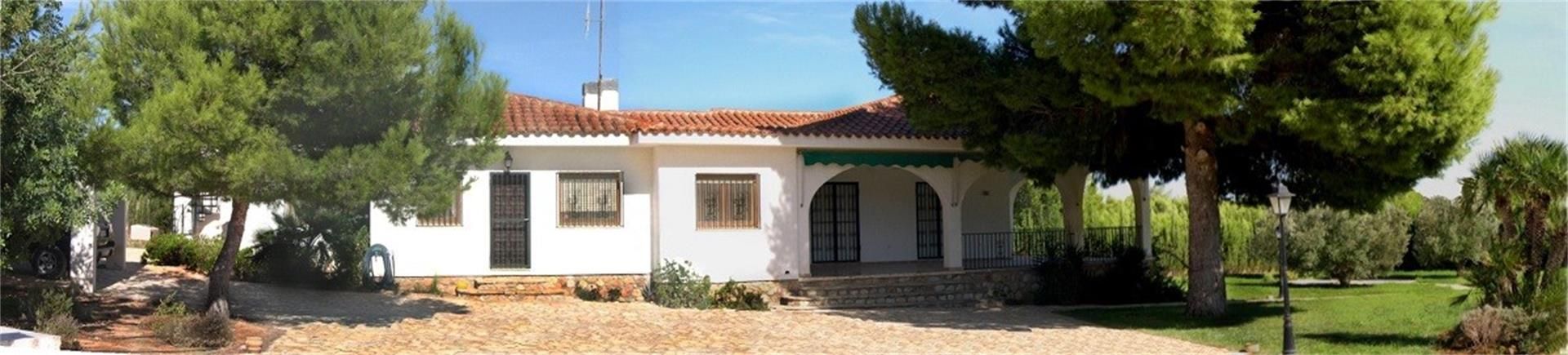 Vista exterior de Casa o xalet en venda en Alcalà de Xivert amb Calefacció, Jardí privat i Terrassa