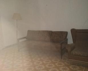 Sala d'estar de Casa adosada en venda en Úbeda amb Traster i Piscina