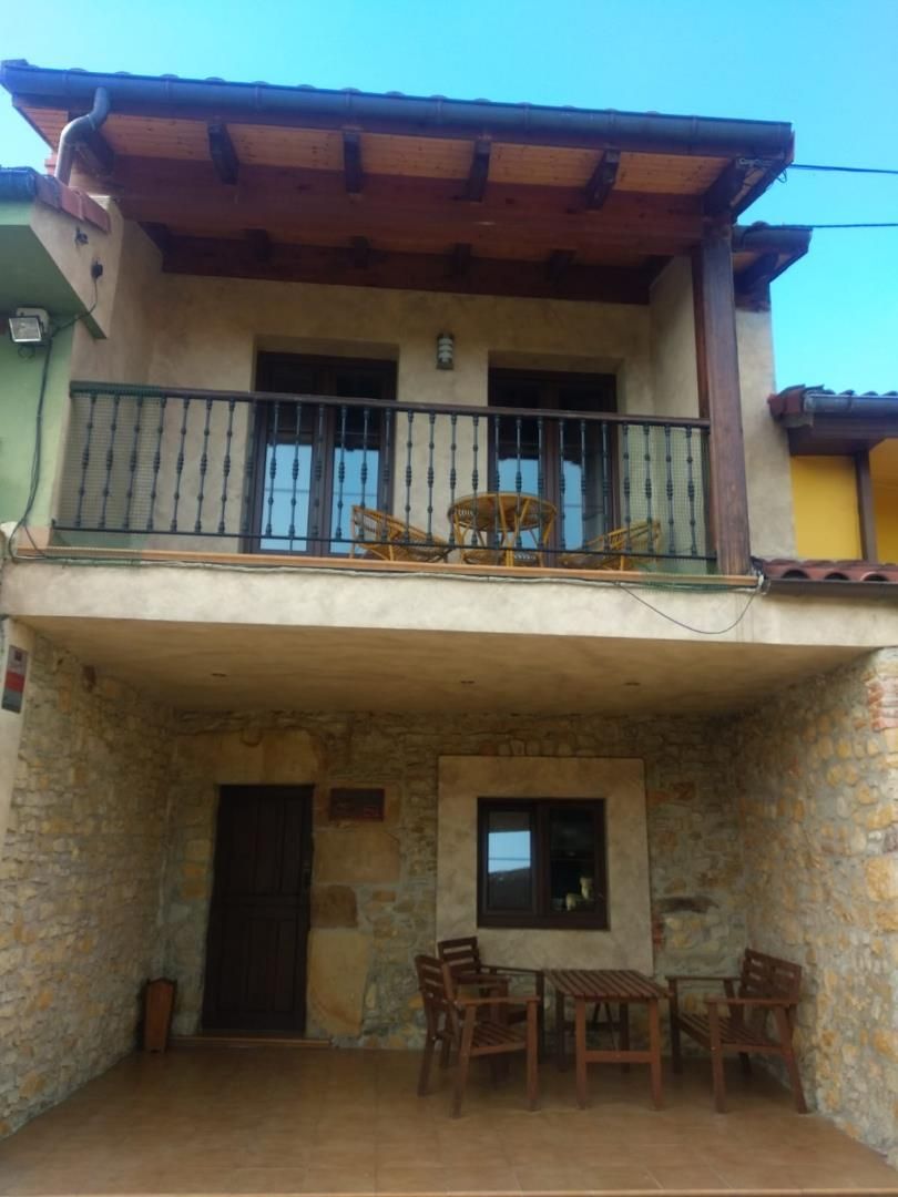 Terrassa de Casa adosada en venda en Siero amb Calefacció, Jardí privat i Terrassa