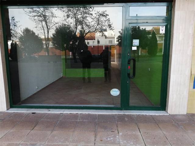 Local comercial en Venta en Avenida de las Fuerzas Armadas en Nuevo Parque - Los Rosales - Tráfico Pesado