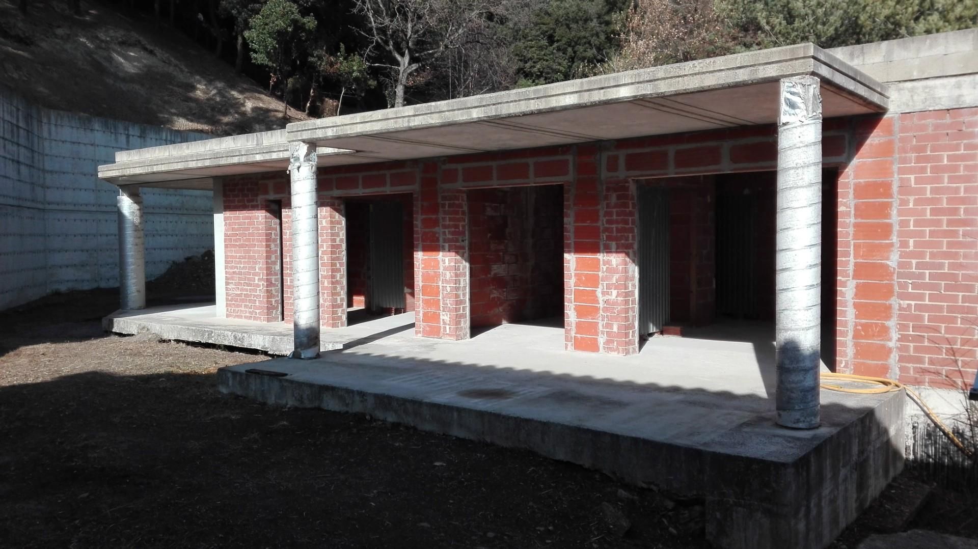 Vista exterior de Casa o xalet en venda en Montagut i Oix amb Terrassa i Piscina