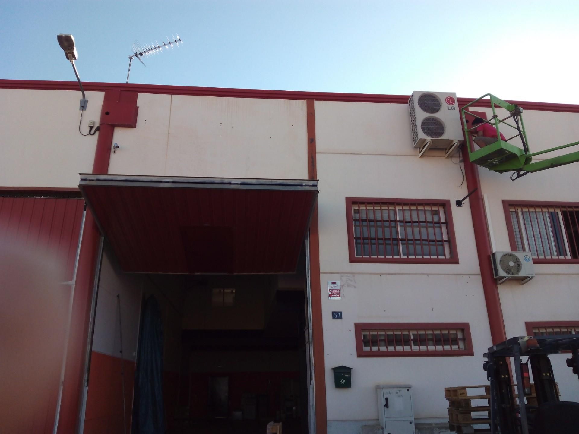 Exterior view of Industrial buildings for sale in Seseña  with Air Conditioner