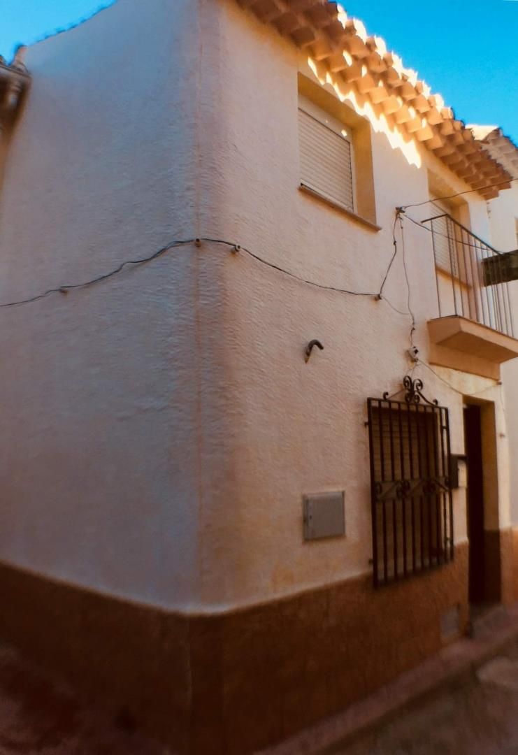 Exterior view of Single-family semi-detached for sale in Albatana  with Terrace
