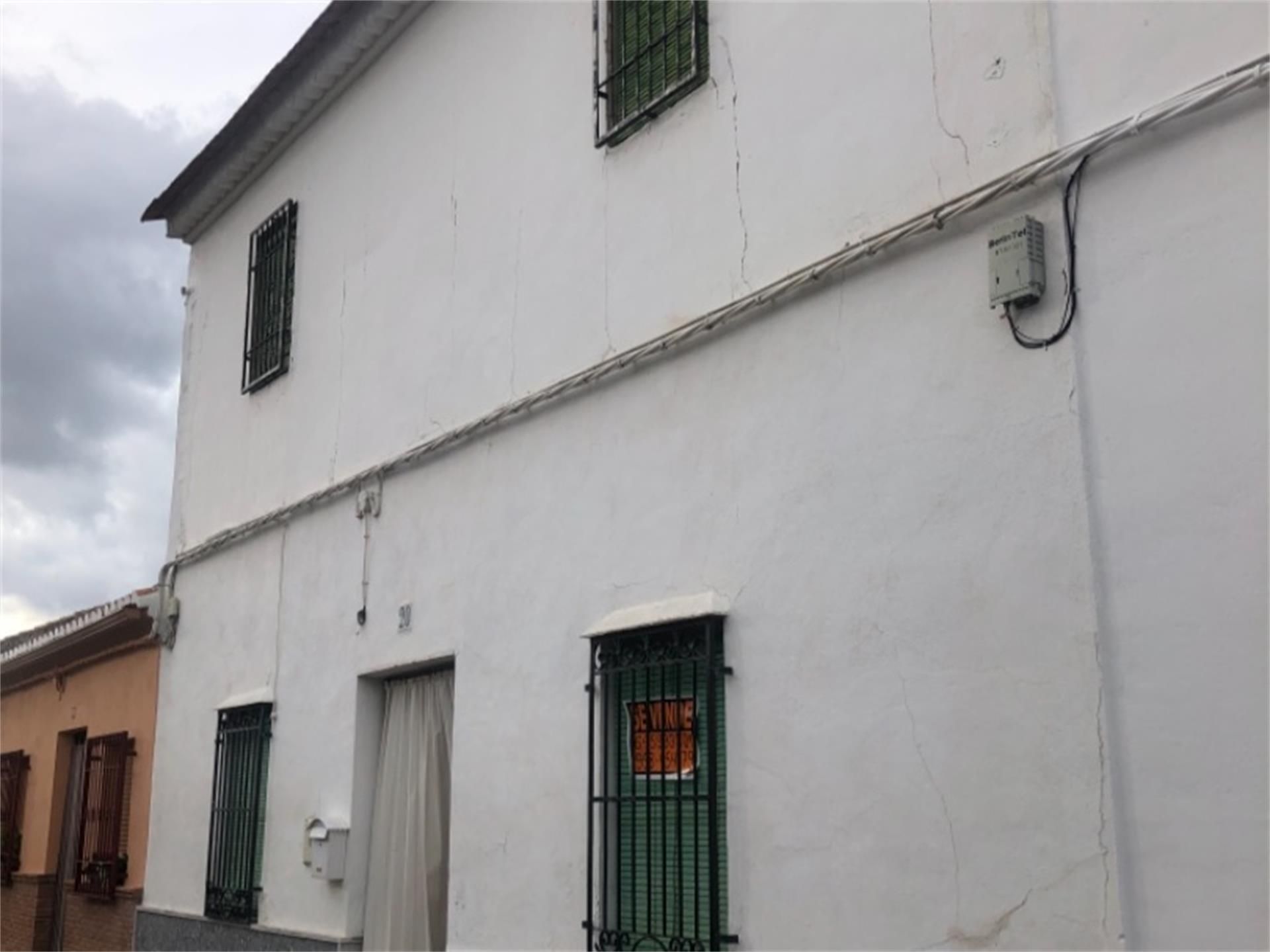 Vista exterior de Casa adosada en venda en Valderrubio amb Jardí privat i Moblat