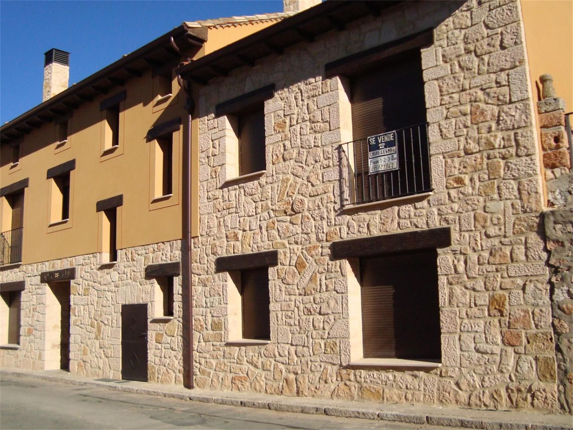Vista exterior de Pis en venda en Ayllón amb Calefacció, Parquet i Moblat