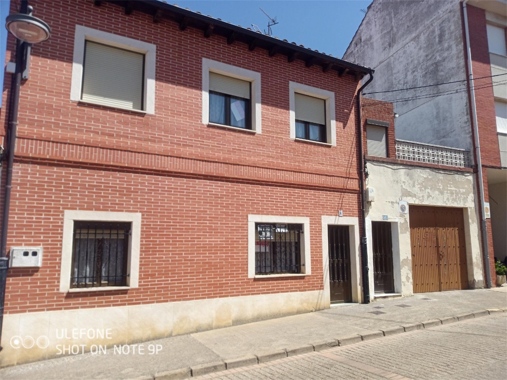 Vista exterior de Casa adosada en venda en Sahagún amb Calefacció i Terrassa