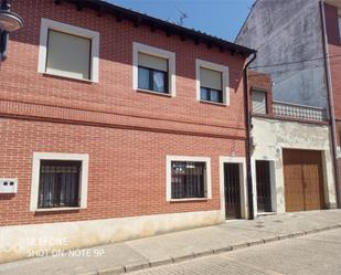 Vista exterior de Casa adosada en venda en Sahagún amb Calefacció i Terrassa
