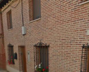 Vista exterior de Casa adosada en venda en Abia de las Torres amb Calefacció, Parquet i Moblat