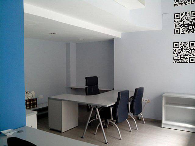 Local comercial en Alquiler en Carrer de Francisco Moreno Usedo, 8 en Nou Moles