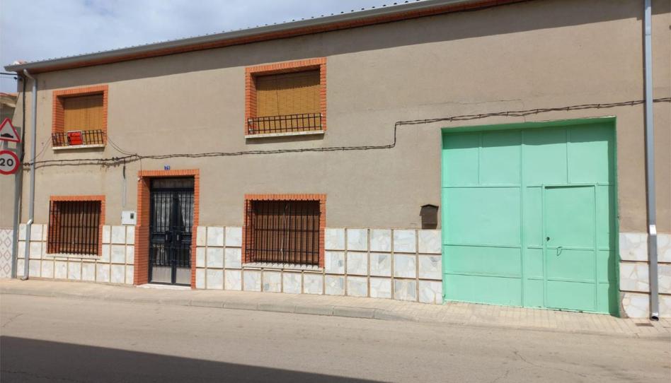 Casa adosada en venda a Calle Santa Ana, 71, La Puebla de Almoradiel, Toledo - imatge 1 Foto 1 de Casa adosada en venda a Calle Santa Ana, 71, La Puebla de Almoradiel, Toledo